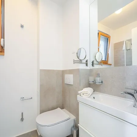 Ferienhaus Fur 8 Personen Und 1 Kind In Dvornica, Dalmatien Norddalmatien Holiday home