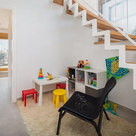 Ferienhaus Fur 8 Personen Und 1 Kind In Dvornica, Dalmatien Norddalmatien